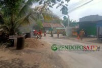 Jalan Sidogiri Saat Dalam Perbaikan (Foto: Abdullah Pendoposatu)
