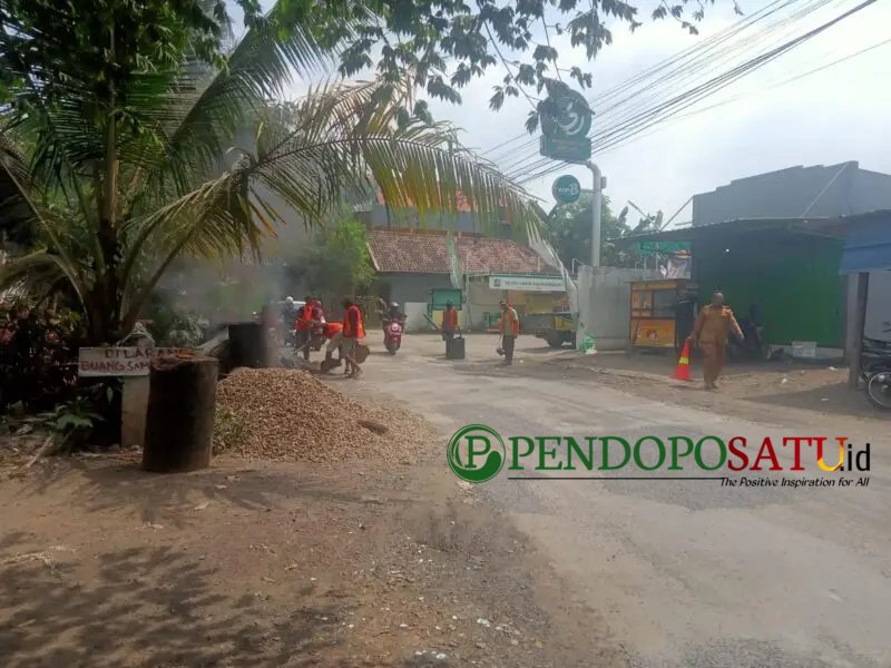 Jalan Sidogiri Saat Dalam Perbaikan (Foto: Abdullah Pendoposatu)