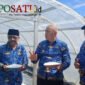Bupati Malang, HM Sanusi Didampingi Kepala Dinas Perikanan Victor Sembiring Dan Kepala Desa Sumberoto Donomulyo Saat Panen Garam Tunel (Foto: Seno Pendoposatu)