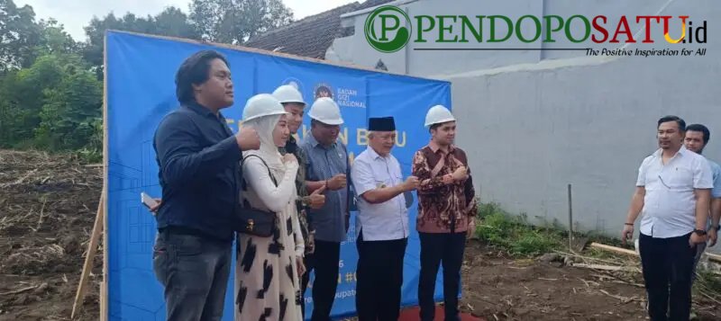 Bupati Malang, HM Sanusi Bersama Pengelola SPPG Talangsuko Turen Usai Peletakan Batu Pertama (Foto: Seno Pendoposatu)