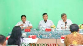 Kepala Bakorwil Malang, Asep Kusdinar, Saat Memberikan Pengarahan Rapat Koordinasi Relokasi TPS Kaliwaron (Foto: bgs Pendoposatu)