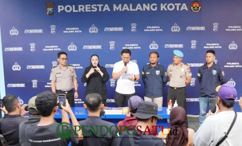 Kasat Reskrim Polresta Malang Kota, AKP Rahmad Aji Prabowo Didampingi Kasi Humas, Ipda Lukman Sobhikin Saat Konferensi Pers (Foto: Seno Pendoposatu)