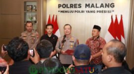 Kapolres Malang Muhammad Taat Resdi Bersama Jajarannya Saat Melakukan Konferensi Pers (Foto: Seno Pendoposatu)