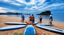 Salah Satu Olahraga Air Yang Disukai Wisatawan Di Pantai 3 ini 1 Banyu Meneng Bantur Malang (Foto: Seno Pendoposatu)