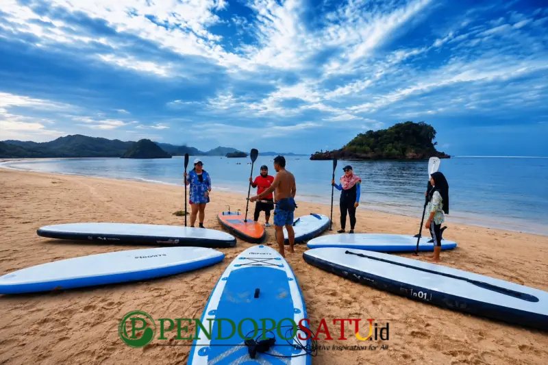 Salah Satu Olahraga Air Yang Disukai Wisatawan Di Pantai 3 ini 1 Banyu Meneng Bantur Malang (Foto: Seno Pendoposatu)