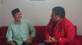 Pertemuan Ketua Fraksi PKB, Abdulloh Satar dan Ketua Fraksi PDI Perjuangan DPRD Kabupaten Malang saat bertemu di Kantor DPC PDI Perjuangan Kepanjen (Foto: Seno pendoposatu.id)