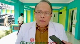Plt Direktur RSUD Ngantang, Dr.dr. Henri Sulistianto Saat Diwawancara Awak Media (Foto: Seno pendoposatu.id)