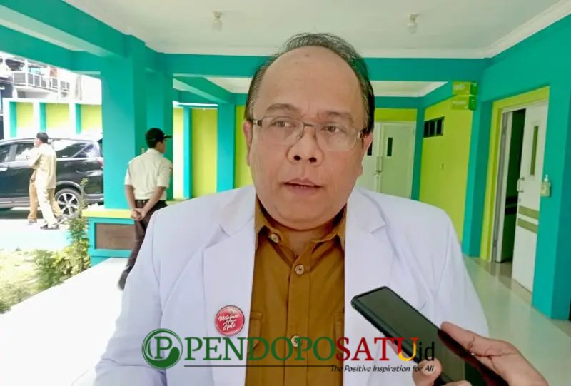 Plt Direktur RSUD Ngantang, Dr.dr. Henri Sulistianto Saat Diwawancara Awak Media (Foto: Seno pendoposatu.id)