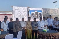 Bupati Malang, HM Sanusi didampingi pengasuh Pondok Pesantren Raudlatul Ulum 2 KH Hamim Kholili dan beberapa OPD usai peletakan batu pertama pembangunan Ponpes