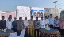 Bupati Malang, HM Sanusi didampingi pengasuh Pondok Pesantren Raudlatul Ulum 2 KH Hamim Kholili dan beberapa OPD usai peletakan batu pertama pembangunan Ponpes