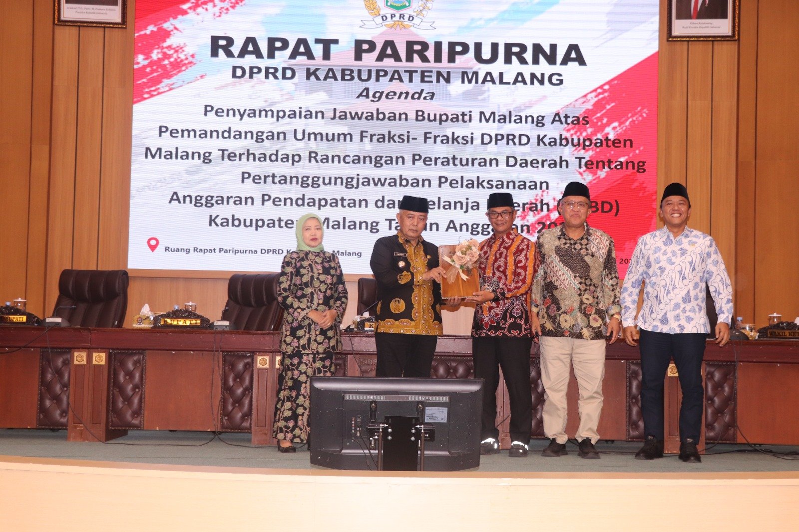 Bupati Malang Soroti Kinerja APBD 2025 Hingga Rencana Alun-Alun Kepanjen Bupati Malang Soroti Kinerja APBD 2025 Hingga Rencana Alun-Alun Kepanjen