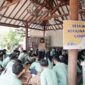 Mahasiswa Universitas Insan Budi Utomo (UIBU) “ngantor” Di Desa Wisata Kerajinan UMKM Gamplong, Sleman, Yogyakarta