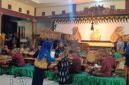 Wakil Bupati Malang Dra. Hj. Lathifah Shohib Terima Wayang 'Bimo Kudro' Dalam Acara Bersih Desa Bedali Kecamatan Malang (Foto: Seno Pendopo Satu)