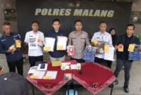 Jajaran Polres Malang Saat Konferensi Pers, Penipuan Berkedok UMKM Pemprov Jatim (Foto: Seno Pendoposatu)