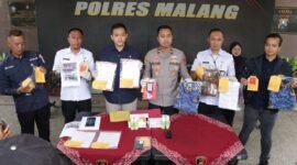 Jajaran Polres Malang Saat Konferensi Pers, Penipuan Berkedok UMKM Pemprov Jatim (Foto: Seno Pendoposatu)