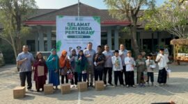Kepala DTPHP Kabupaten Malang, Avicenna Medisica Saniputera Saat Memberikan Santunan Kepada Yatim Piatu Dan Kaum Dhuafa (Foto: Bgs Pendoposatu)