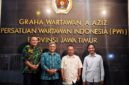 Kepala Bakorwil III Malang, Asep Kusdinar Bersama Ketua PWI Jatim, Lutfil Hakim (Foto: bgs Pendoposatu)
