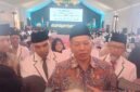 Menteri Koperasi RI, Ferry Juliantono (tengah) Didampingi Wakil Gubernur Jawa Timur, Emil Elestianto Dardak, Ketua Umum Majelis Pondok Dakwah Islam, KH Ayoli Abdul Rosyid dan Wakil Bupati Malang, Hj Lathifah Shohib Saat Diwawancara Awak Media (Foto: Seno Pendoposatu)