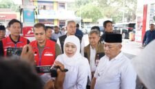 Gubernur Jatim, Khofifah Indar Parawansa Di Dampingi Bupati Malang HM.Sanusi, Plt. Kadin ESDM Pemprov, MHD. Aftabuddin Rijaluzzaman, Jajaran PT Pertamina Patra Niaga Dan Kepala Bakorwil Malang, Asep Kusdinar (Foto: Hms bgs Pendoposatu)