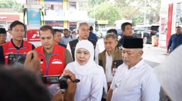Gubernur Jatim, Khofifah Indar Parawansa Di Dampingi Bupati Malang HM.Sanusi, Plt. Kadin ESDM Pemprov, MHD. Aftabuddin Rijaluzzaman, Jajaran PT Pertamina Patra Niaga Dan Kepala Bakorwil Malang, Asep Kusdinar (Foto: Hms bgs Pendoposatu)