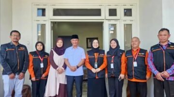 Petugas Sensus Ekonomi 2026 Saat Melakukan Pendataan Di Rumah Pribadi Ketua DPRD Kabupaten Malang, Darmadi (Foto: Seno Pendoposatu)