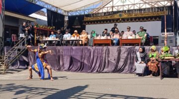 Ket foto. Perayaan Hari Ulang Tahun Desa Ngabab Kecamatan Pujon yang dihadiri Wakil Bupati Malang, Lathifah Shohib beserta jajaran OPD, Forkopimcam dan Pemerintahan Desa Ngabab