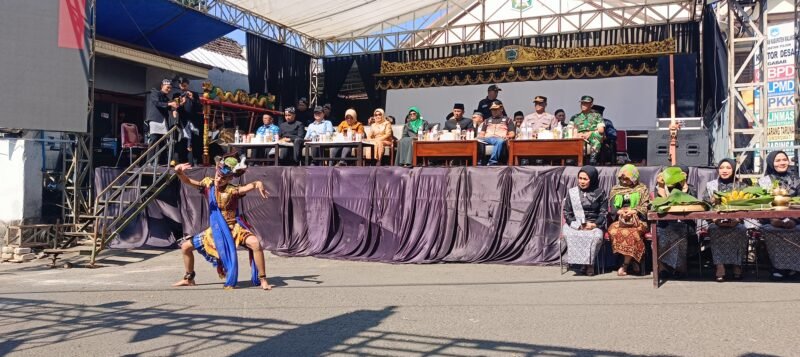 Ket foto. Perayaan Hari Ulang Tahun Desa Ngabab Kecamatan Pujon yang dihadiri Wakil Bupati Malang, Lathifah Shohib beserta jajaran OPD, Forkopimcam dan Pemerintahan Desa Ngabab