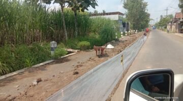 Pelebaran Ruas Jalan Kabupaten Wilayah Malang Selatan (Foto: Bgs)