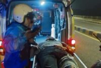 Korban Kecelakaan Tunggal Saat Di Bawa Ambulance Ke Rumah Sakit Saiful Anwar Kota Malang