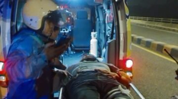 Korban Kecelakaan Tunggal Saat Di Bawa Ambulance Ke Rumah Sakit Saiful Anwar Kota Malang 