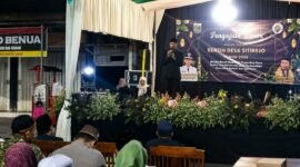 Ket foto. Kepala Desa Sitirejo Kecamatan Wagir, Buang Suharja,  saat memberikan sambutan di pengajian dalam rangka Bersih Desa Sitirejo 2026