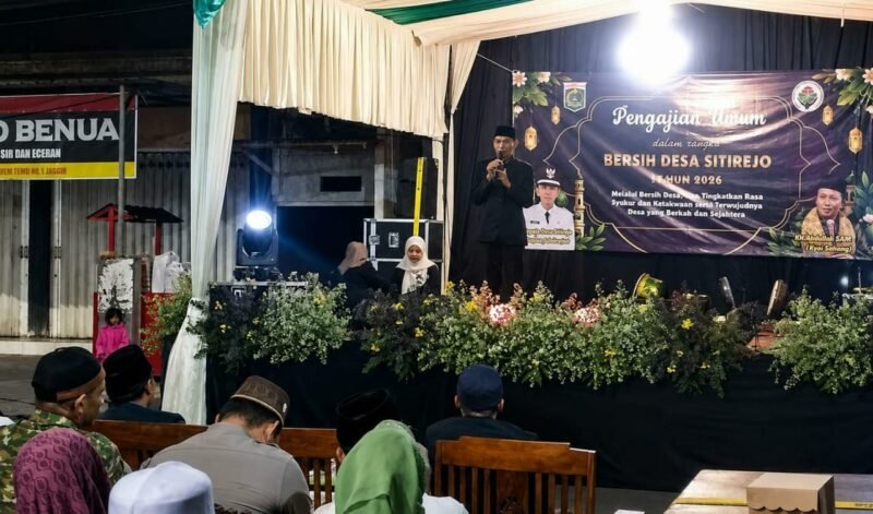 Ket foto. Kepala Desa Sitirejo Kecamatan Wagir, Buang Suharja,  saat memberikan sambutan di pengajian dalam rangka Bersih Desa Sitirejo 2026