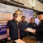 Dani Agung Prasetiyo saat menyerahkan pendaftaran ke Steering Committee (SC) Temu Karya Karang Taruna Kota Malang.