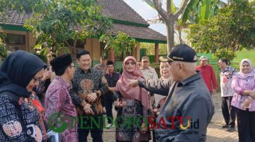 Bupati Malang, HM Sanusi, Di Dampingi Sekda Saat Tinjau SDN Pakisjajar 2 (Foto: Ones Pendoposatu)