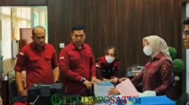 Kejaksaan Negeri Saat Melakukan Pemeriksaan Dokumen Pengadaan Di Kantor Dinas Kesehatan Kabupaten Malang (Foto: Ones Pendoposatu)