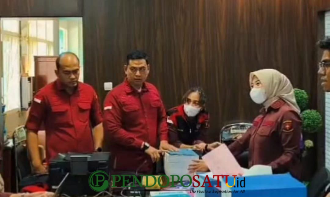 Penyidikan Dugaan Korupsi Ambulans Diperkuat, Kejari Malang Amankan Puluhan Dokumen Dari Dinkes Penyidikan Dugaan Korupsi Ambulans Diperkuat, Kejari Malang Amankan Puluhan Dokumen Dari Dinkes