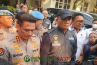 Kabid Humas Polda Metro Jaya, Kombes Pol Budi Hermanto, Kakortas Tipidkor Polri, IrjenPol Totok Suharyanto Saat Jumpa Pers Dengan Awak Media (Foto: Ones Pendoposatu)