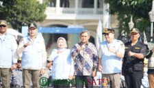 Dirjen Bina Administrasi Kewilayahan Kemendagri, Safrizal ZA Didampingi Oleh Kepala Bakorwil III Malang, Asep Kusdinar, Walikota Malang Dan Wabup Malang Saat Laksanakan Gerakan Indonesia Asri (Foto: bgs Pendoposatu)