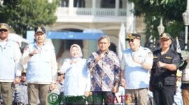 Dirjen Bina Administrasi Kewilayahan Kemendagri, Safrizal ZA Didampingi Oleh Kepala Bakorwil III Malang, Asep Kusdinar, Walikota Malang Dan Wabup Malang Saat Laksanakan Gerakan Indonesia Asri (Foto: bgs Pendoposatu)