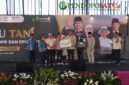 Ketua Umum HKTI Yang Juga Wakil Menteri RI Pertanian Sudaryono Didampingi Wakil Bupati Malang, Hj Lathifah Shohib Dan Ketua HKTI Kabupaten Malang Mahrus Sholeh (Foto: Seno Pendoposatu)