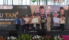 Ketua Umum HKTI Yang Juga Wakil Menteri RI Pertanian Sudaryono Didampingi Wakil Bupati Malang, Hj Lathifah Shohib Dan Ketua HKTI Kabupaten Malang Mahrus Sholeh (Foto: Seno Pendoposatu)