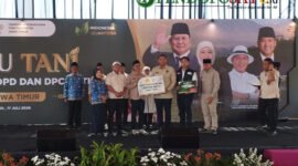 Ketua Umum HKTI Yang Juga Wakil Menteri RI Pertanian Sudaryono Didampingi Wakil Bupati Malang, Hj Lathifah Shohib Dan Ketua HKTI Kabupaten Malang Mahrus Sholeh (Foto: Seno Pendoposatu)
