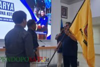 Dani Agung Prasetiyo Saat Terima Pataka Karang Taruna Kota Malang (Foto: Agus Pendoposatu)