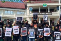 Insan Pers Malang Raya Saat Demo Di Alun-alun Tugu Balai Kota Malang (Foto: bgs Pendoposatu)