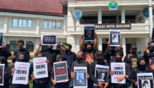 Insan Pers Malang Raya Saat Demo Di Alun-alun Tugu Balai Kota Malang (Foto: bgs Pendoposatu)