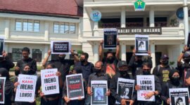 Insan Pers Malang Raya Saat Demo Di Alun-alun Tugu Balai Kota Malang (Foto: bgs Pendoposatu)