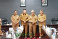 Kepala Bakorwil Malang, Asep Kusdinar (Kanan), Bupati Malang, HM. Sanusi (Kanan II), Didampingi Sekda Dan Kepala Bapeda Kabupaten Malang (Foto: bgs pendoposatu.id)