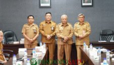 Kepala Bakorwil Malang, Asep Kusdinar (Kanan), Bupati Malang, HM. Sanusi (Kanan II), Didampingi Sekda Dan Kepala Bapeda Kabupaten Malang (Foto: bgs pendoposatu.id)