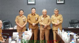 Kepala Bakorwil Malang, Asep Kusdinar (Kanan), Bupati Malang, HM. Sanusi (Kanan II), Didampingi Sekda Dan Kepala Bapeda Kabupaten Malang (Foto: bgs pendoposatu.id)