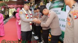 AKBP Muhammad Taat Resdi Saat Berpamitan Dengan Jajaran Polres Malang (Foto: Seno pendoposatu.id)